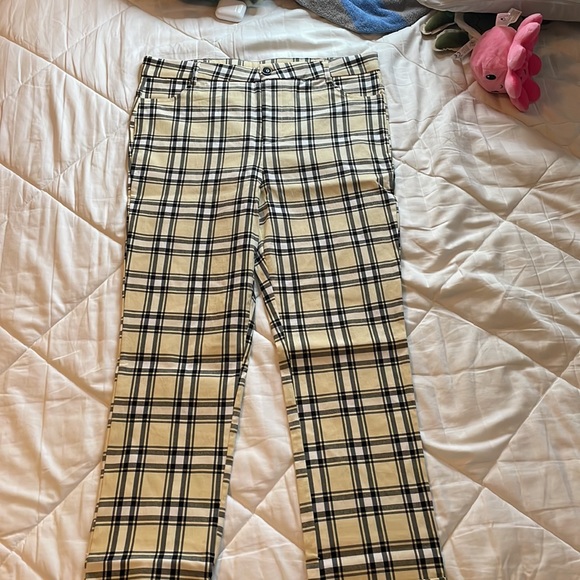 Rue21 yellow and black checkered/tie pants - Picture 3 of 4